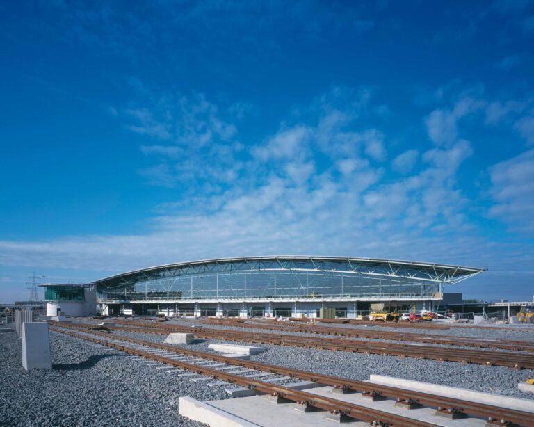 قاعة سوق منخفضة متدلية مواجهة بالزجاج