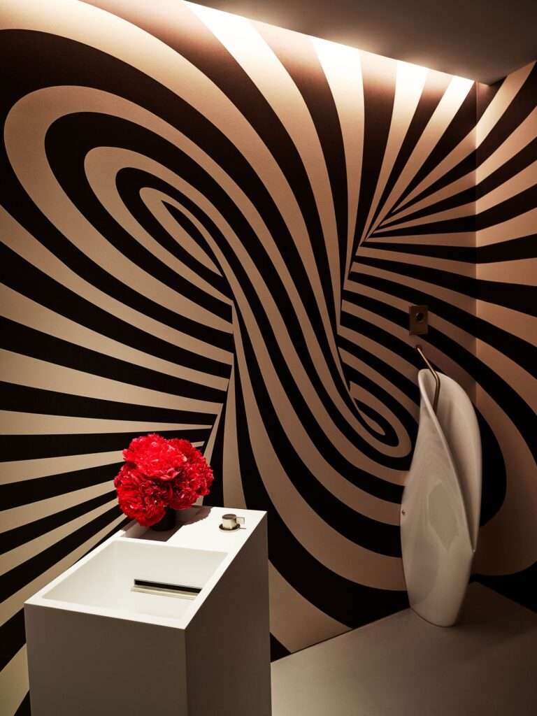 ربما تحتوي الصورة على نبات زهرة زهر وردة حيوان حياة برية حمار وحشي وثديي