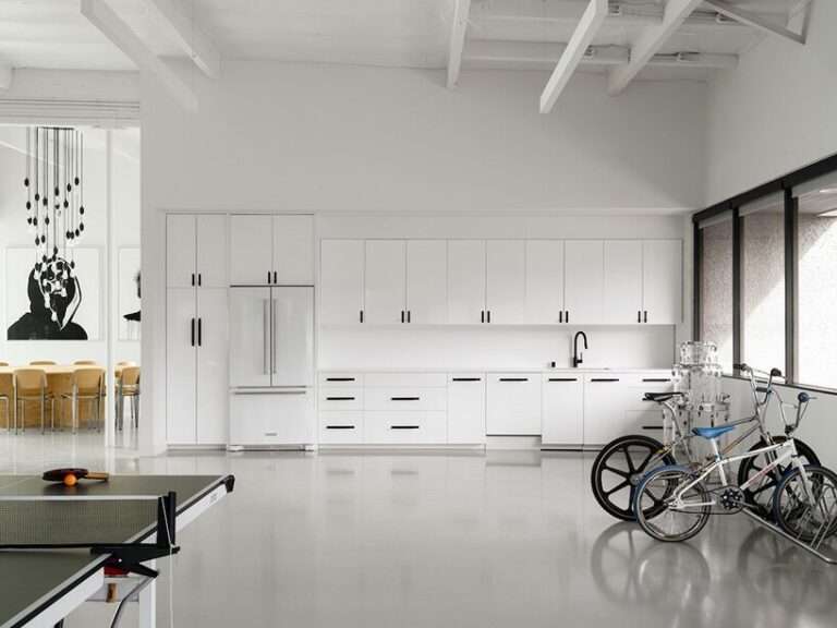 يتعاون ترافيس باركر مع باستر + بانش في مجموعة إكسسوارات حصرية