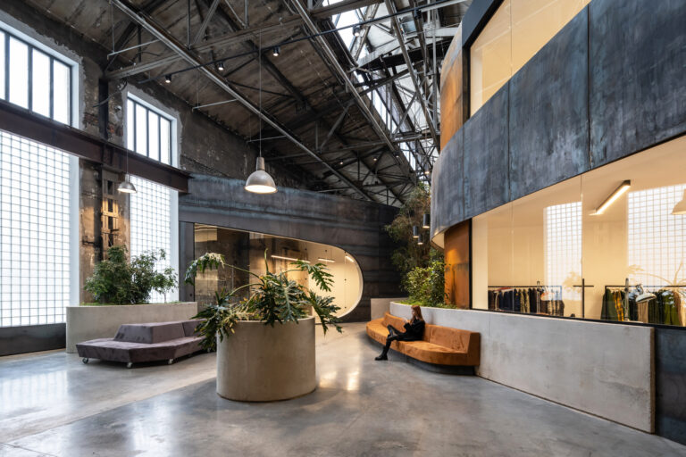 Supermetall Workplaces / YoYo Bureau