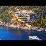 فيلا يونانية لا تصدق على الواجهة البحرية مع رصيف غير عام