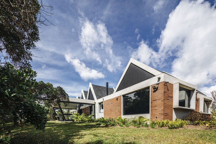 Casa en Envigado 2 / Plan: b arquitectos، © Alejandro Arango