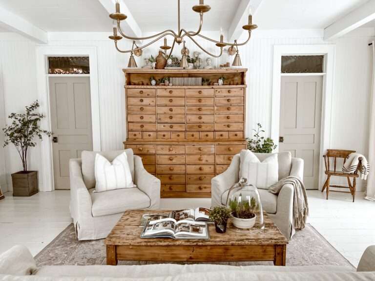 أبواب غرفة المعيشة المطلية - مدونة ليز ماري