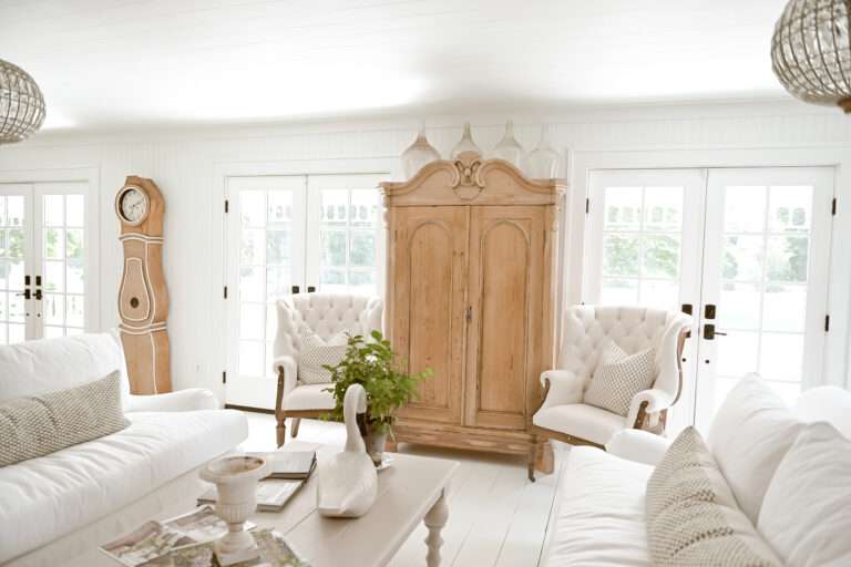 تقديم تعاون مع White & Faded