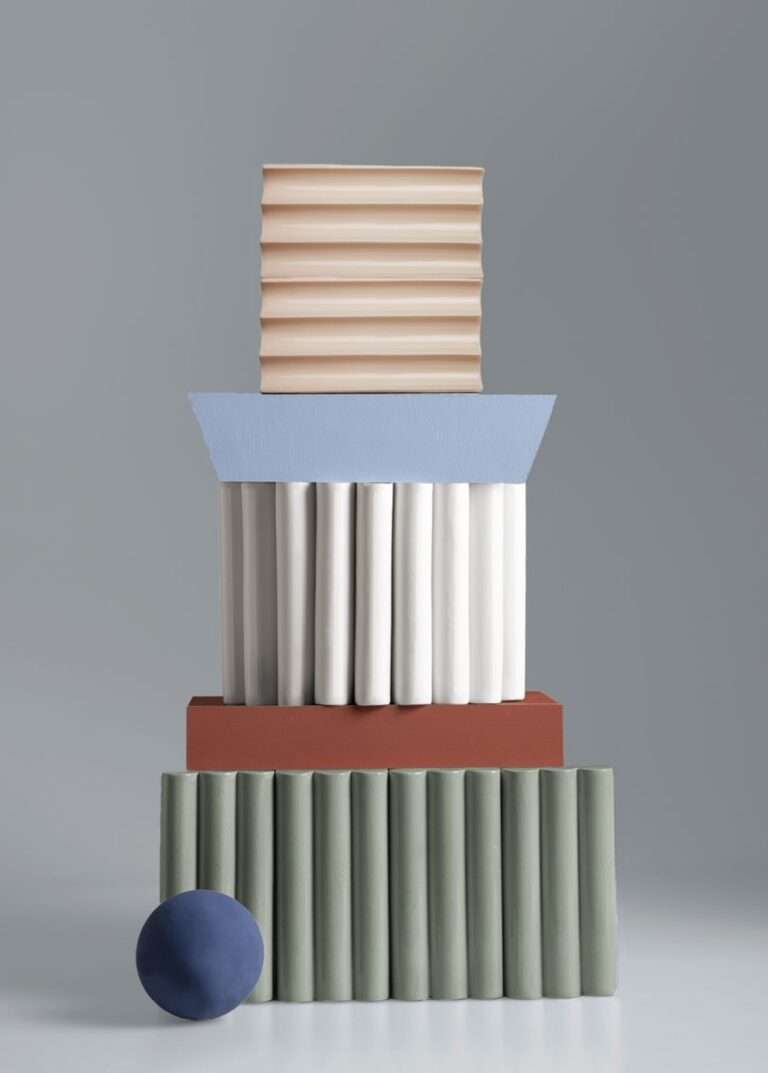 برج من البلاط مكدسة