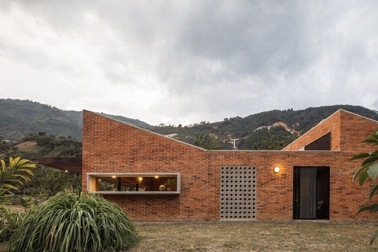 منزل في لا سيريا / مخطط: ب arquitectos ، © أليخاندرو أرانجو