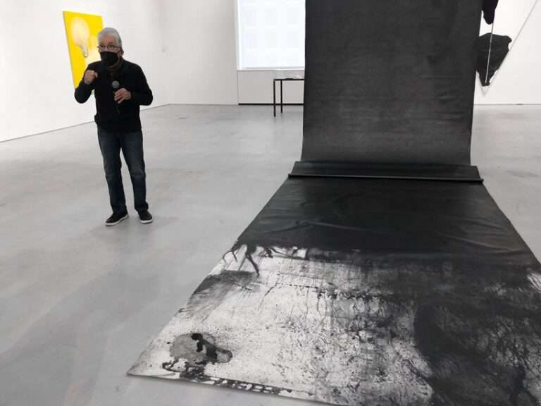 يعرض takeada matsutani تجاربه المادية 