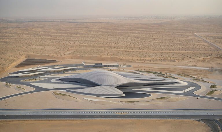 BEEHA Headquarters  / Zaha Hadid Architects