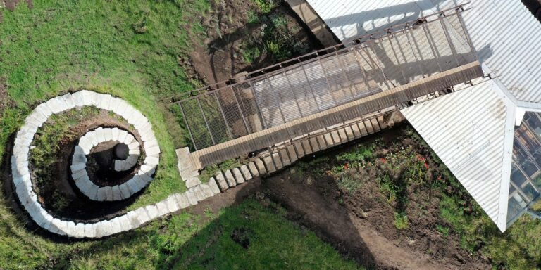 A Paradise in the Mountains of Ilalo / Daniel Moreno Flores + La Cabina de la Curiosidad + Marie Combette