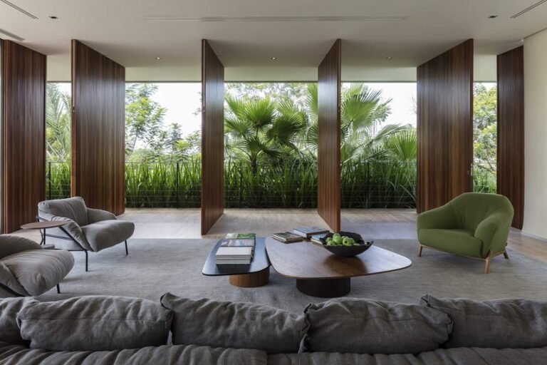 RV3 HOUSE // Aguirre Architecture