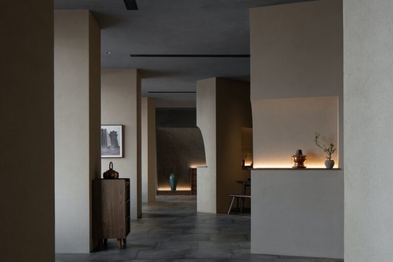 The Eleven Walls: The Aranya Jin-Sheng-Long Restaurant // Studio NOR