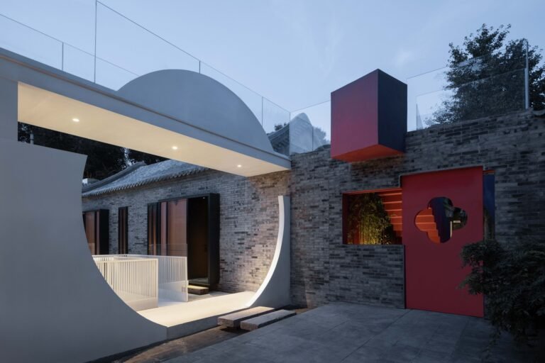 No. 91 Beiluoguxiang Siheyuan Renovation / Jiejie Studio