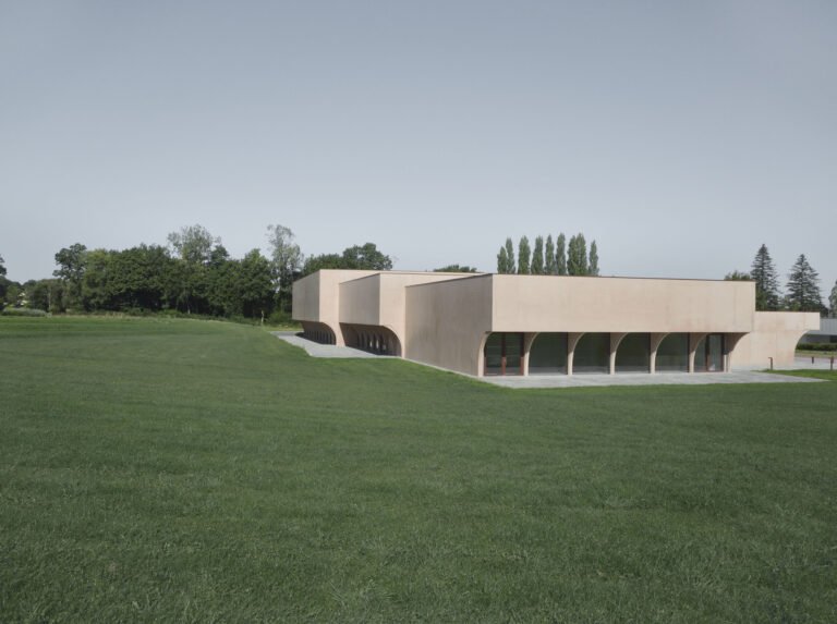 An Ty Roz Multipurpose Ballroom / TRACKS