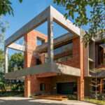 The Epicurus House / Vihar Fadia Architects
