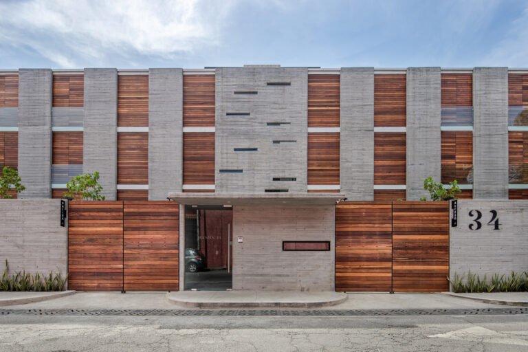 Urusus 34 Building / HGR Arquitectos