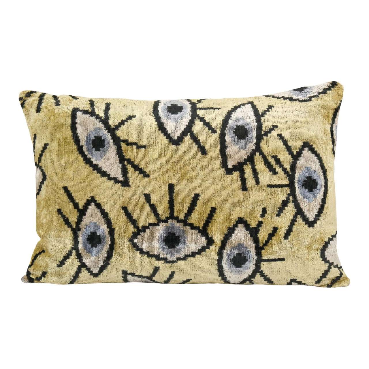 ربما تحتوي الصورة على: وسادة ، ووسادة ، وبساط