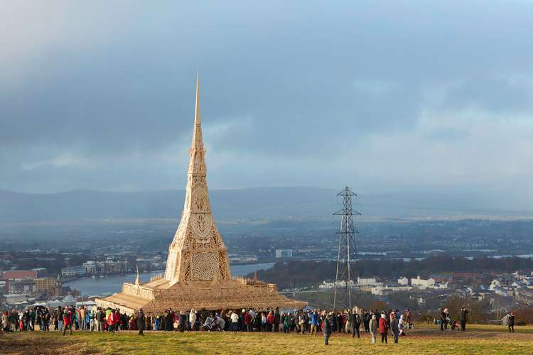 سيتم بناء نصب تذكاري مؤقت لـ Covid لتكريم خسائر المملكة المتحدة ، Temple ، David Best ، 2015. من إنتاج Artichoke in Derry ~ Londonderry.  صورة © ماثيو أندروز