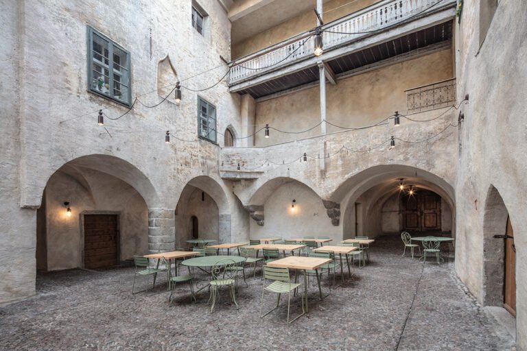 Decantei Tavern / Pedevilla Architects