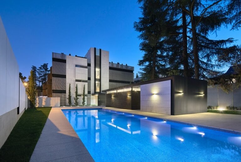 Madrigal 16 Residential Complex // Bueso-Inchausti & Rein Arquitectos