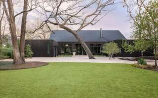 A Chad Dorsey "Surf Shack" في قوائم دالاس مقابل 2.4 مليون دولار
