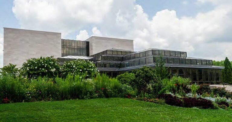 glass pyramid pavilion by gyo obata to be demolished for bezos learning center in D.C.