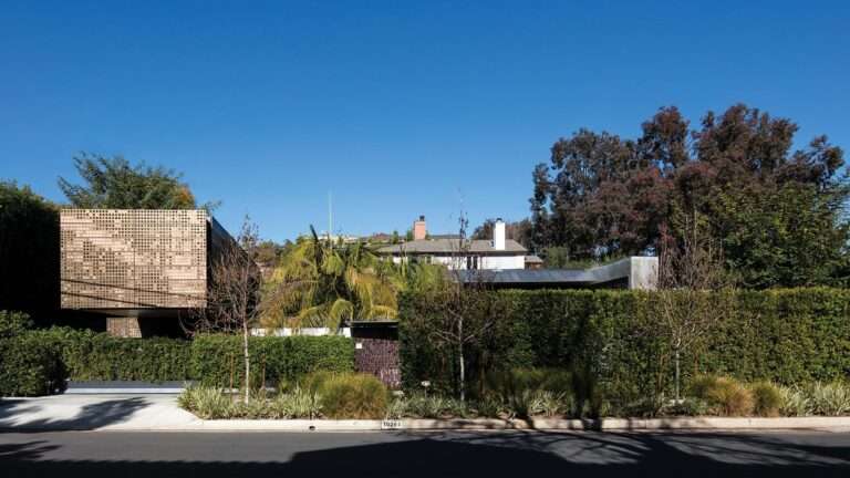  أليسون ماين هاوس بواسطة ثوم ماين |  2022-04-01
