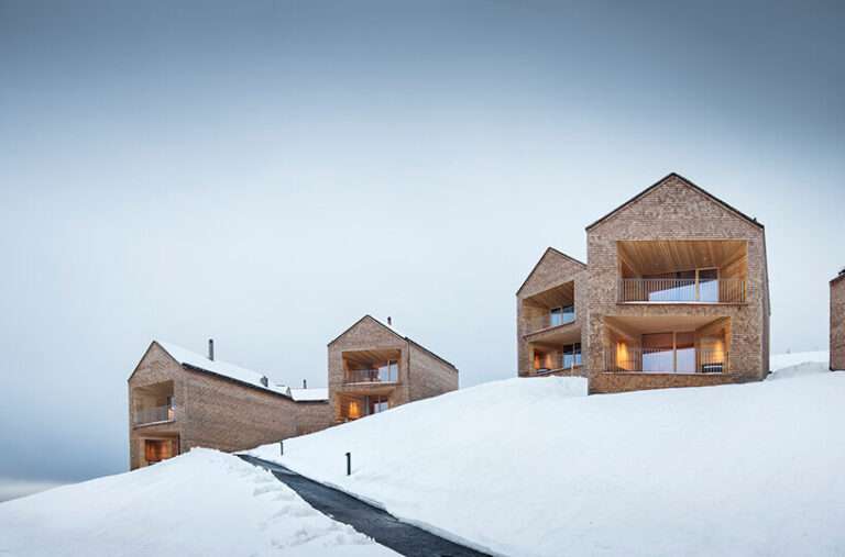 فندق بيترهوف ألب فوركس