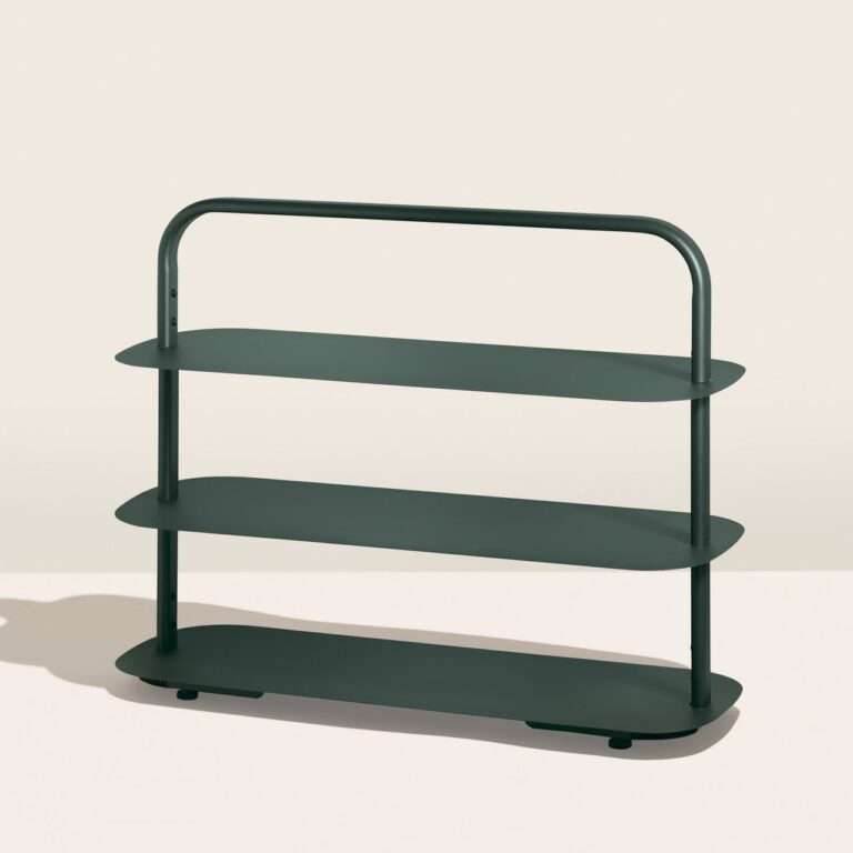 ربما تحتوي الصورة على: رف وأثاث وكرسي