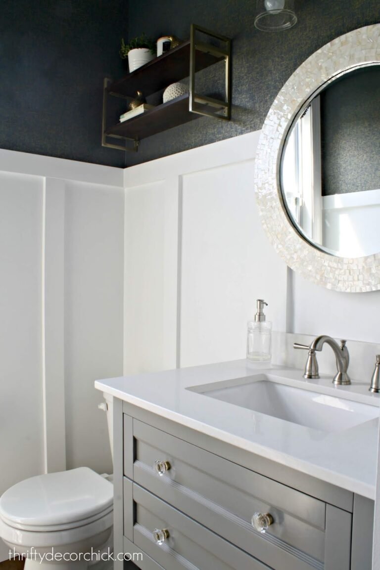 غرفة المسحوق الأزرق والأبيض