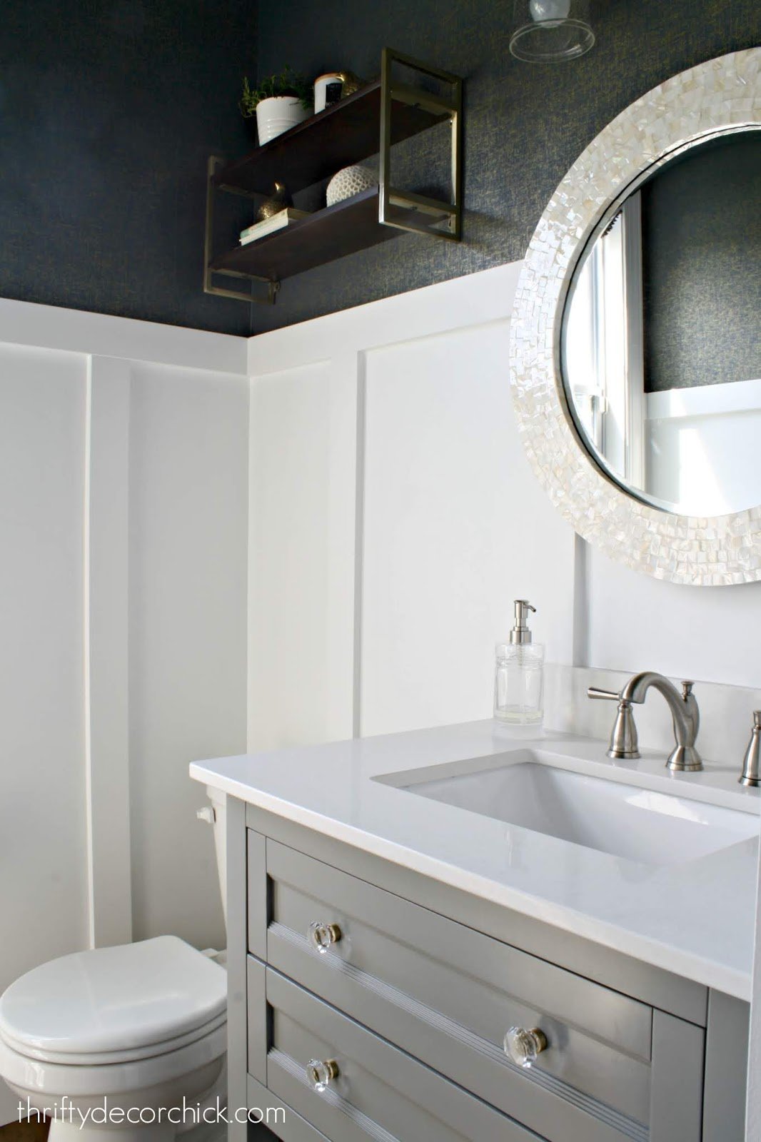 غرفة المسحوق الأزرق والأبيض