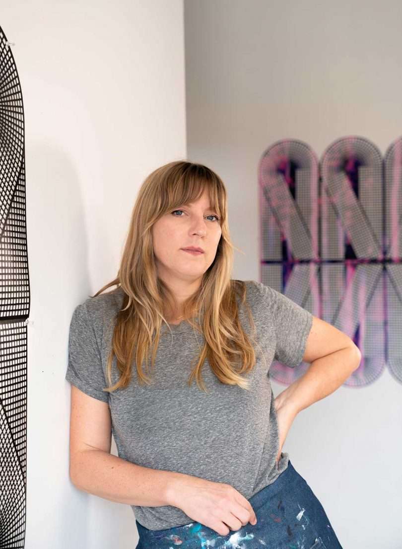 تشارك لي سوجز العملية الشاقة وراء لوحاتها الأكريلية Cut-Yupo