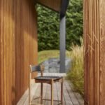 Koster Bar Stool - مصنوع من خشب الساج وحبل الأكريليك