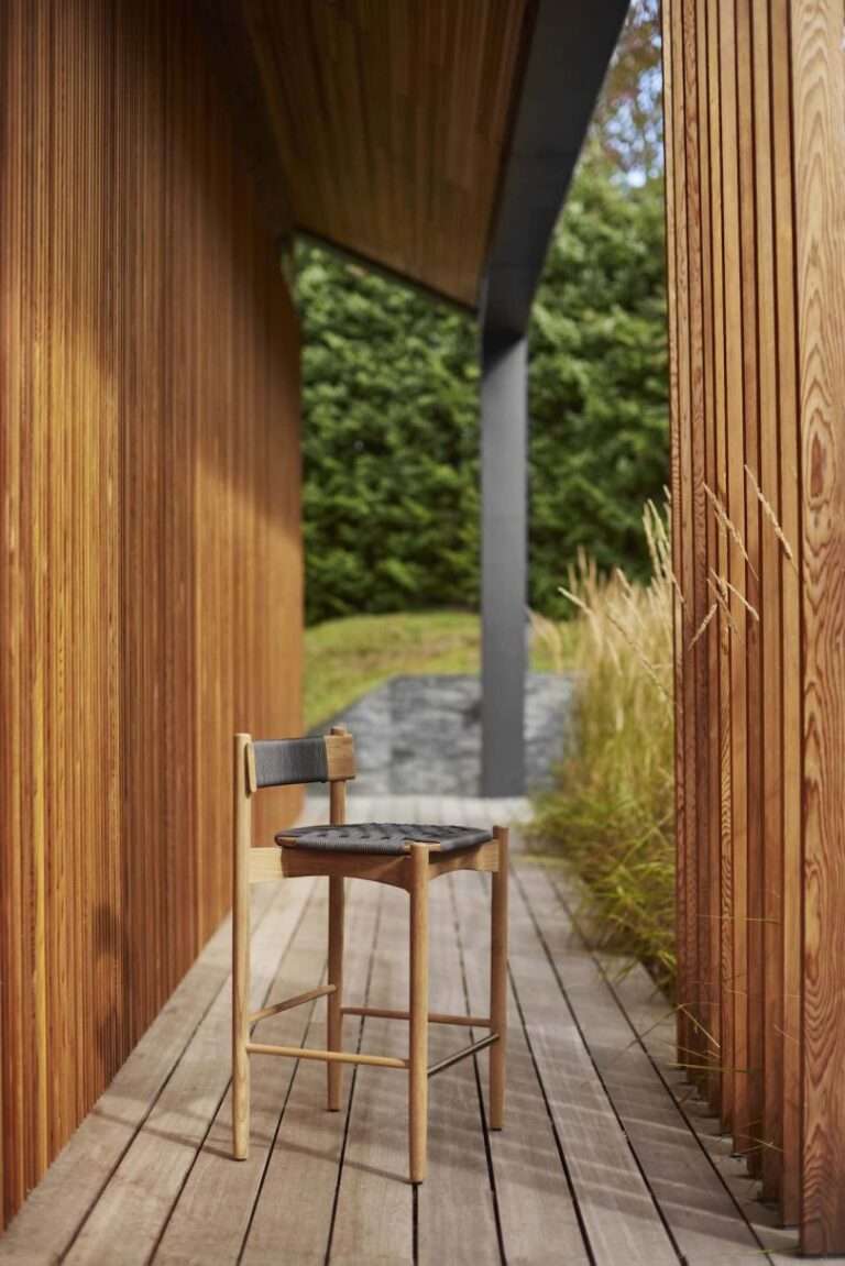 Koster Bar Stool - مصنوع من خشب الساج وحبل الأكريليك