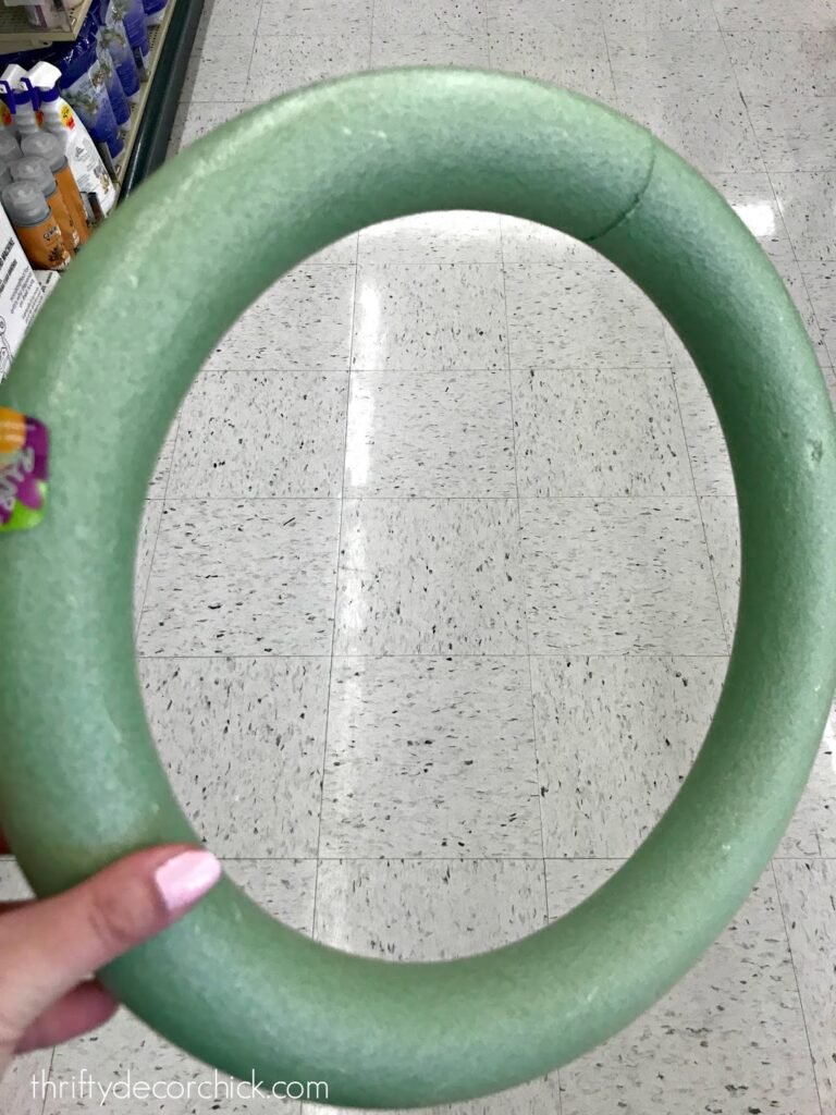 شكل اكليلا من الرغوة الصلبة