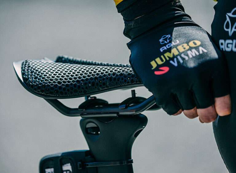 يحسن السرج الشبكي المطبوع ثلاثي الأبعاد الجديد من fizik الراحة والأداء