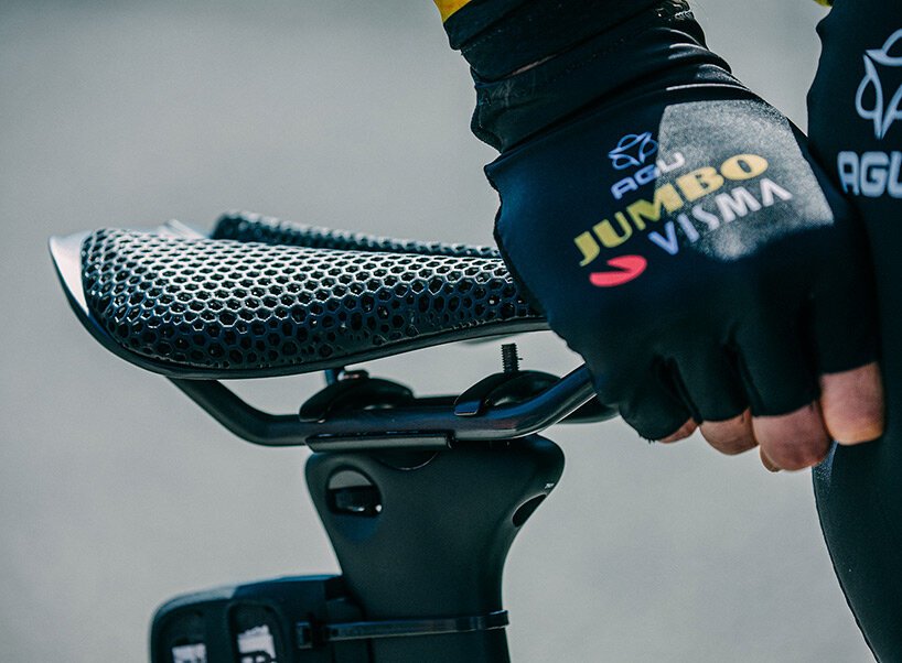 يحسن السرج الشبكي المطبوع ثلاثي الأبعاد الجديد من fizik الراحة والأداء