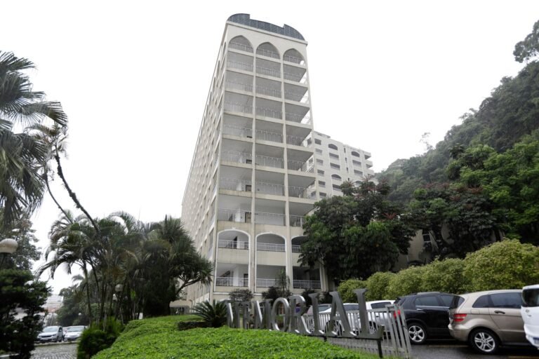 يعد Memorial Necrópole Ecumênica حيث تم وضع بيل للراحة أطول مقبرة في العالم.