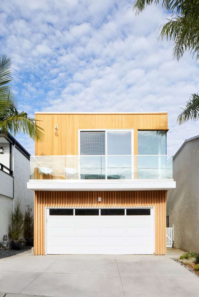 يضيف انحياز Hemlock الدفء إلى الخارج.