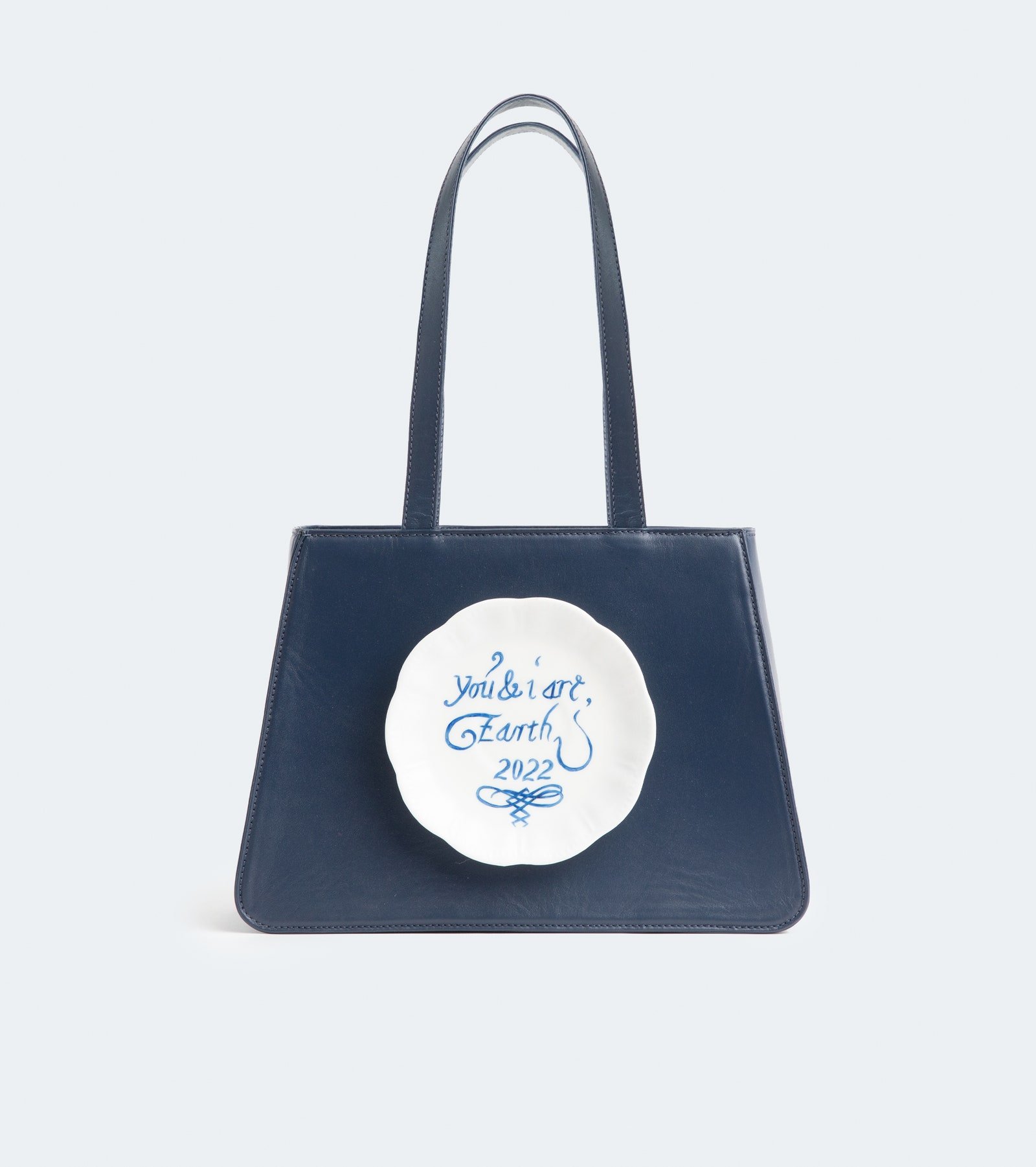 منظر أمامي لحقيبة