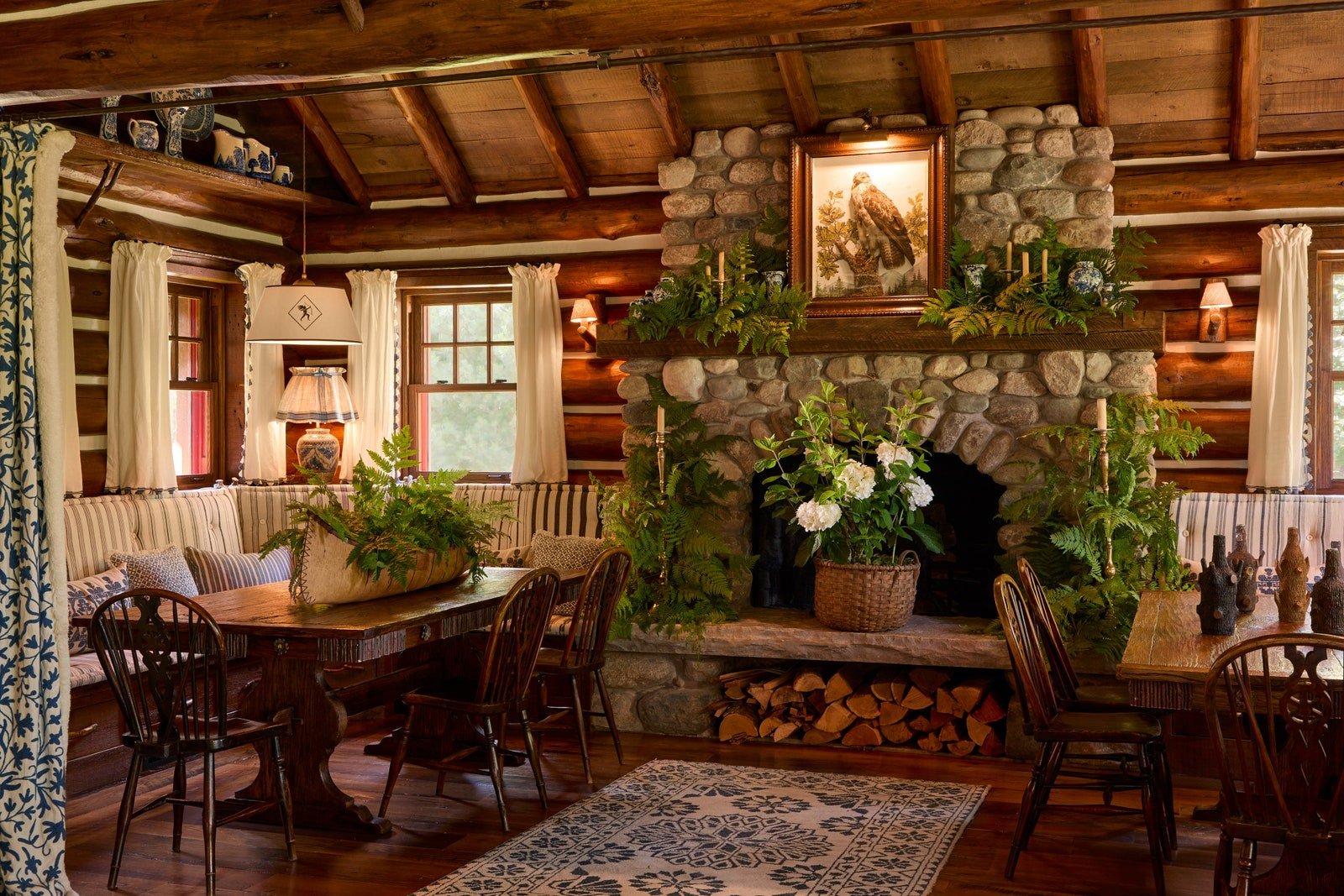 منطقة تناول الطعام نهر روككلاد الموقد طاولتين بنيت في مقاعد