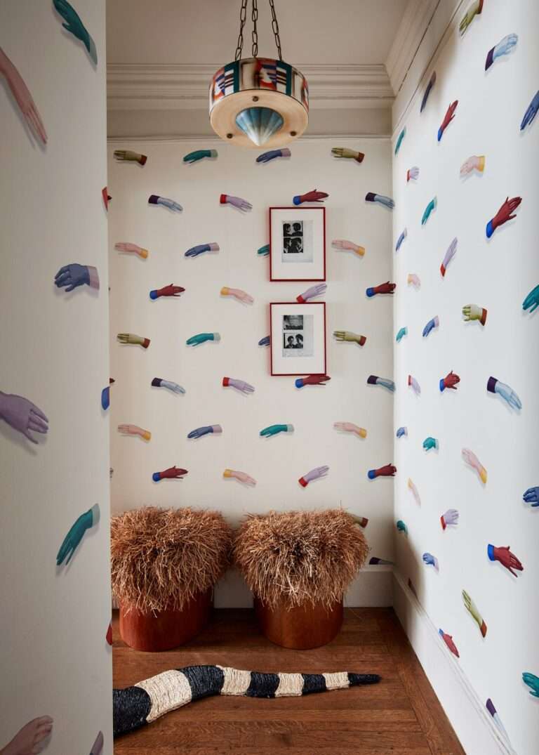 خلفية مانوس في شقة شارلاب هايمانز مانهاتن.