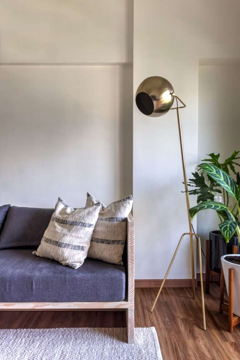 مومباي هذا المنزل الذي تبلغ مساحته 450 قدمًا في خار هو ملاذ بسيط