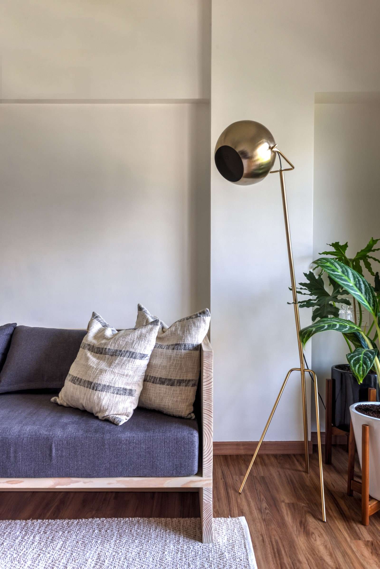 مومباي هذا المنزل الذي تبلغ مساحته 450 قدمًا في خار هو ملاذ بسيط