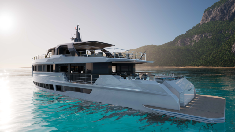 تقديم يخت فاخر في المحيط