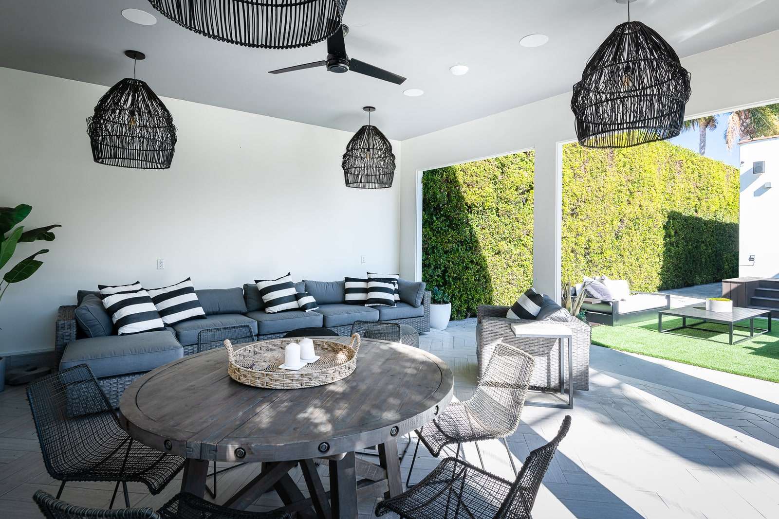 منطقة الجلوس في الهواء الطلق.