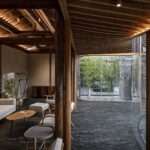 Residential courtyards that invite nature inside through glass | News | Architonic