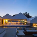 House Stepping Down a Hill by Bestor Architecture