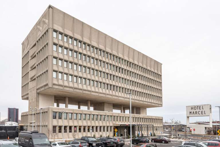 السر الخفي: كيف تغير استخدام الطاقة في فندق مارسيل بروير الأيقوني
