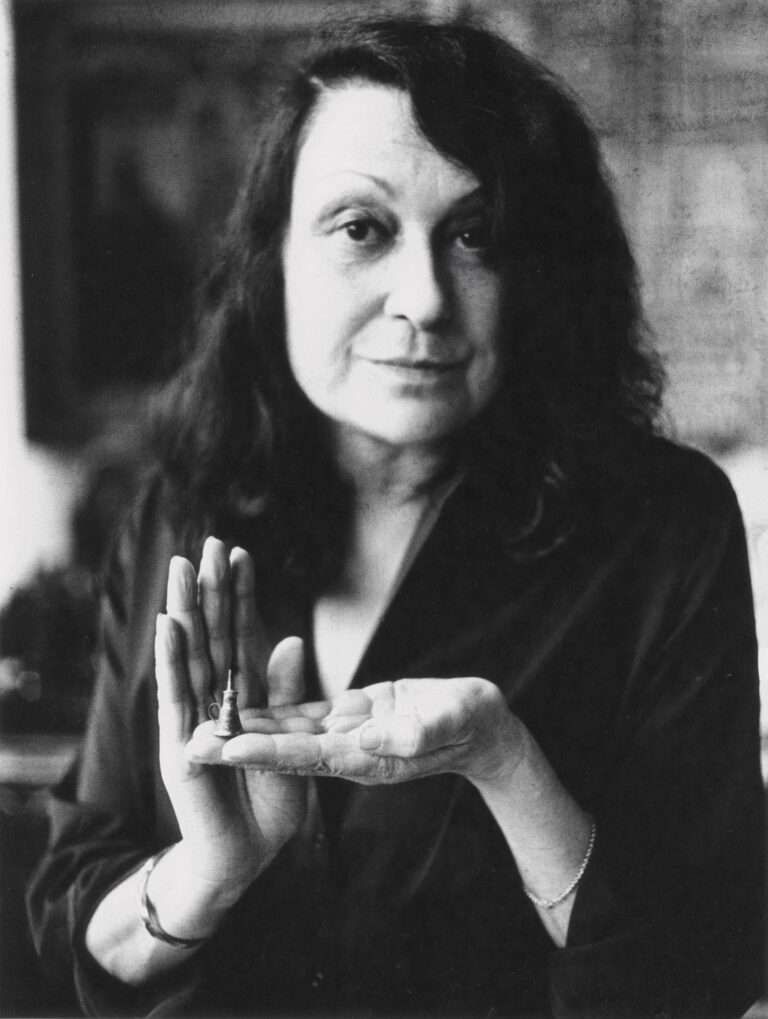 صورة لينا بو باردي.