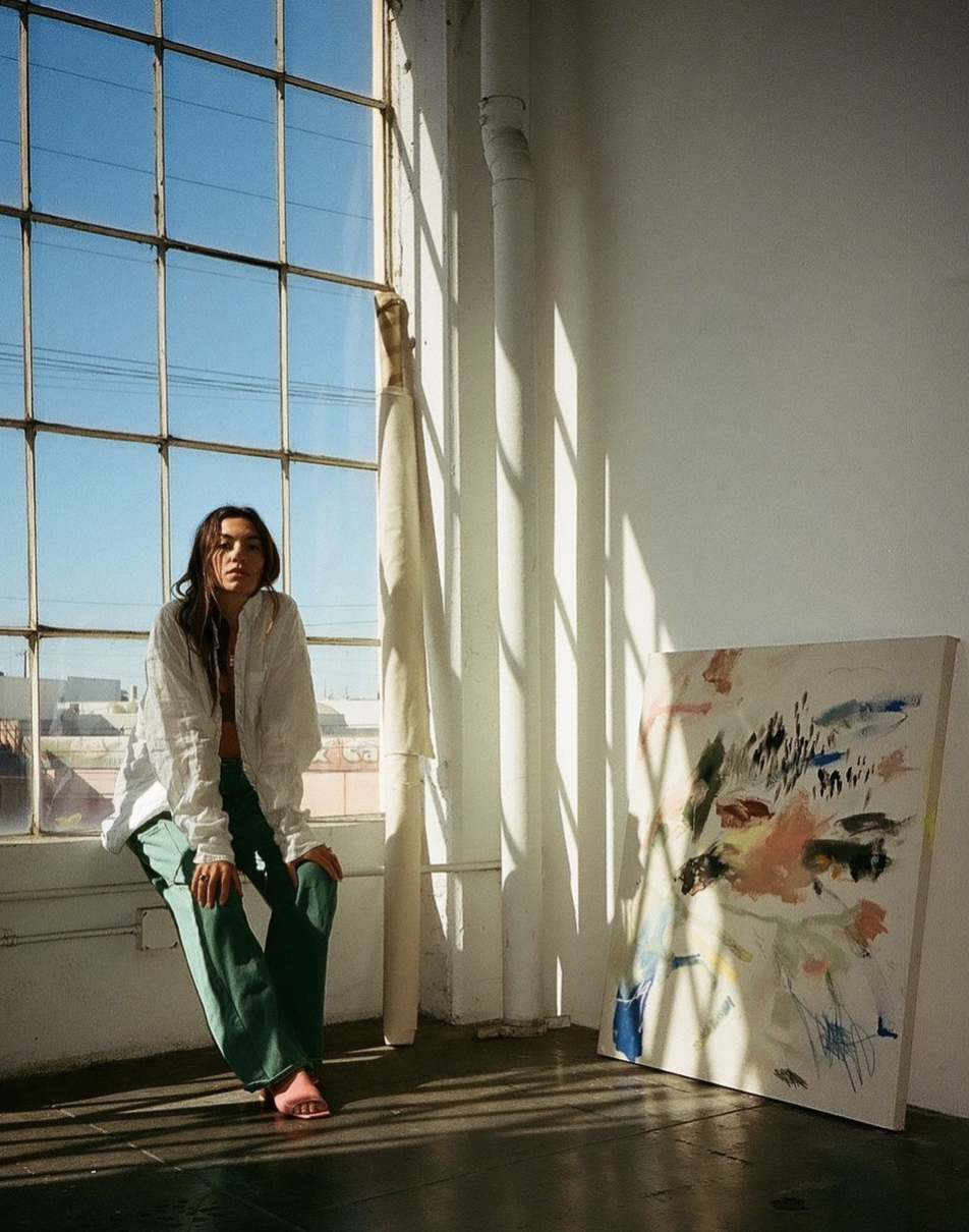 بدأت مايا دلوغوليكي الرسم في عام 2015 بعد أن تعرضت لانفصال سيئ.